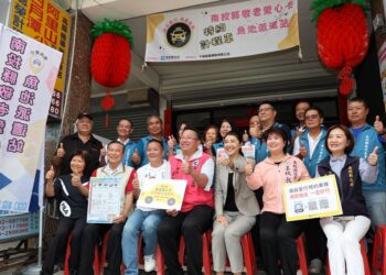 照顧偏鄉交通需求  試辦敬老愛心卡  計程車派遣站許縣長揭牌