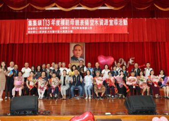 祝福天下媽媽母親節快樂 許縣長周末趕場連跑四鄉鎮市母親節表揚大會