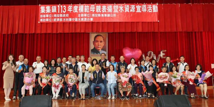 祝福天下媽媽母親節快樂 許縣長周末趕場連跑四鄉鎮市母親節表揚大會