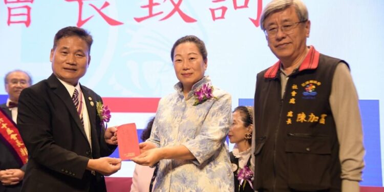 花蓮縣第一獅子會舉辦60周年授證典禮 徐榛蔚感謝獅子會慈善義舉