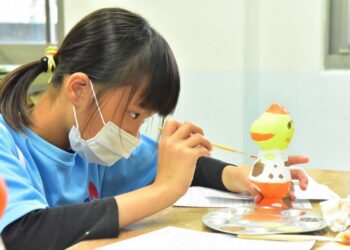 送自畫像當畢業禮物   東勢國小童心繪夢展出百隻感動龍