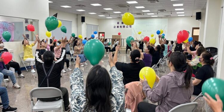 震災後用最療癒的音樂元素 讓花蓮長者享有愉悅的陪伴 震災後用最療癒的音樂元素 讓花蓮長者享有愉悅的陪伴