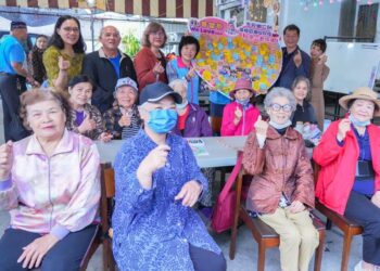 麥當勞楊政道伉儷長期挹注地方回饋 游淑貞集眾人留言卡回贈感謝與祝福