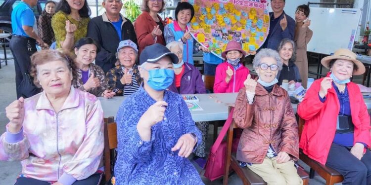 麥當勞楊政道伉儷長期挹注地方回饋 游淑貞集眾人留言卡回贈感謝與祝福 麥當勞楊政道伉儷長期挹注地方回饋 游淑貞集眾人留言卡回贈感謝與祝福