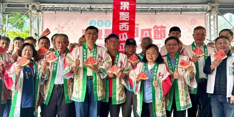 2024果艷西瓜節搶購一空 愛心果艷西瓜一顆三千元 2024果艷西瓜節搶購一空 愛心果艷西瓜一顆三千元