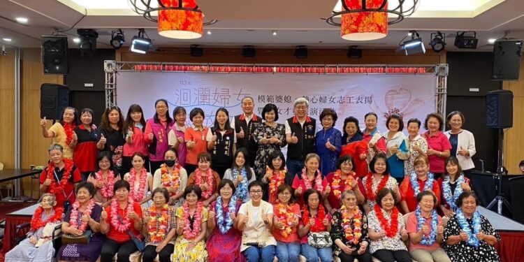 「洄瀾婦女.綻放女力」》 花蓮縣婦女會表揚62位非凡婦女與婦女志工 徐榛蔚肯定婦女的付出奉獻 「洄瀾婦女.綻放女力」》 花蓮縣婦女會表揚62位非凡婦女與婦女志工 徐榛蔚肯定婦女的付出奉獻