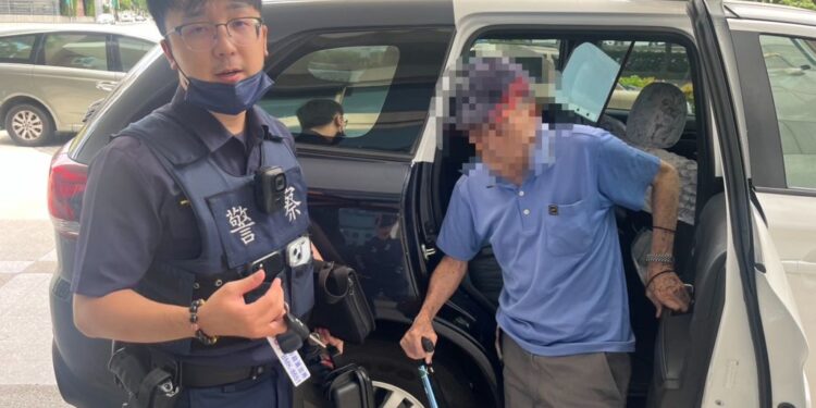 九旬翁走失只記得這裡 中警助其與家人團聚 九旬翁走失只記得這裡 中警助其與家人團聚