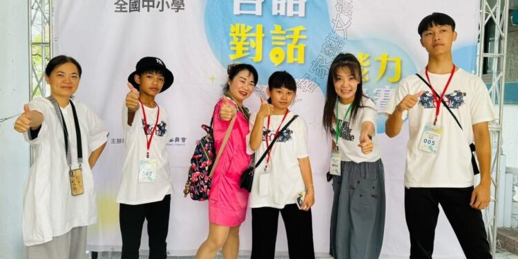 吉安國中客語能力對話「很猛」!!菁英總決賽 為花蓮『力挽狂瀾』打出全國第二名響亮名次奪下閃亮獎盃 吉安國中客語能力對話「很猛」!!菁英總決賽 為花蓮『力挽狂瀾』打出全國第二名響亮名次奪下閃亮獎盃