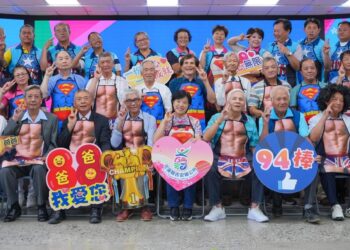 吉安鄉健美老爸與超人志工大會師 游淑貞為88及好人好事表揚熱身