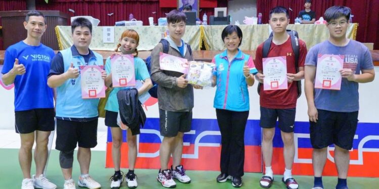 吉安鄉長盃羽球賽熱力開打 游淑貞陪同三百名選手競技