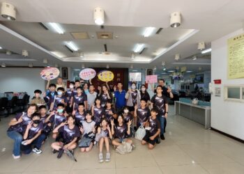 國小學童訪市政派出所 小小波麗士超興奮