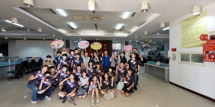 國小學童訪市政派出所 小小波麗士超興奮 國小學童訪市政派出所 小小波麗士超興奮