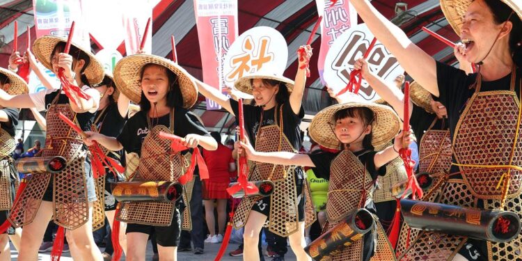 志工家庭攜手傳愛 南投縣志工大會師逾8百人與會 志工家庭攜手傳愛 南投縣志工大會師逾8百人與會