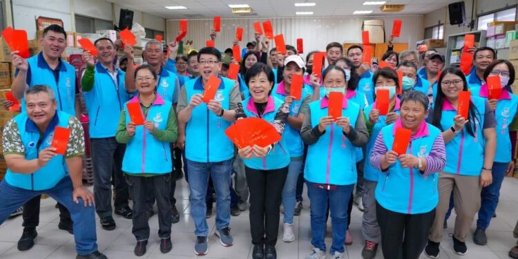 游淑貞獎勵吉安鄉清潔隊員 發放端陽禮金叮嚀勞安防護 游淑貞獎勵吉安鄉清潔隊員 發放端陽禮金叮嚀勞安防護