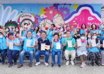 游淑貞陪同吉安公所團隊包粽 綑住默契綁出服務共識好滋味