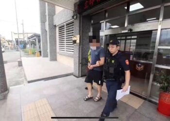男子深夜騎車未戴安全帽及開大燈又攻擊員警 吉安警依法送辦