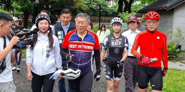 看見美好花蓮》立委林憶君跟著柯文哲阿伯遊花蓮 並為花蓮人打氣和加油 看見美好花蓮》立委林憶君跟著柯文哲阿伯遊花蓮 並為花蓮人打氣和加油