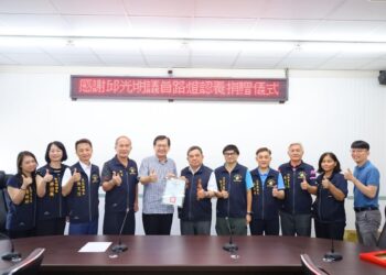 縣議員邱光明率先認養新城鄉路燈達上千盞 鄉長何禮臺表達感謝並呼籲各界共同照亮幸福家園