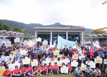 縣長徐榛蔚偕立委傅崐萁出席「2024花蓮慶端午‧鯉魚展競技‧龍舟競渡嘉年華」點睛開光儀式 邀國內外旅客來細細品味花蓮之美