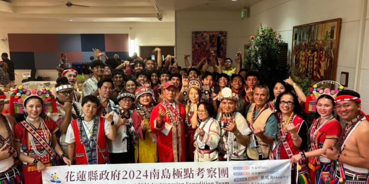 花蓮縣府團隊參與南島家園慶祝活動 代表臺灣情牽百人圍舞撼動全場