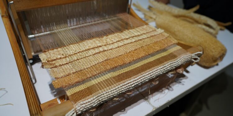 菜瓜布大變身 中市纖博館創意絲瓜絡編織好時尚