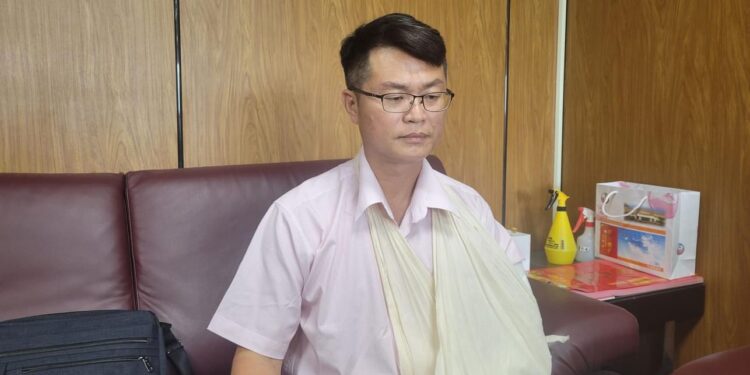 議員遭妻砍傷 指控警分局長勾引人妻