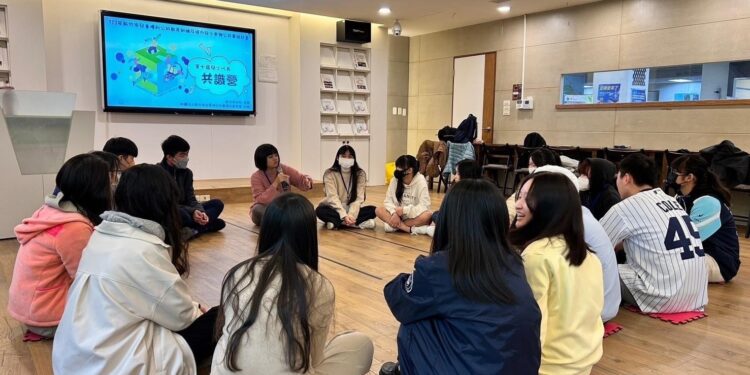 讓孩子的心聲被聽見 竹市第11屆兒少代表甄選開跑 歡迎12至18歲青少年報名一起為兒少發聲 讓孩子的心聲被聽見 竹市第11屆兒少代表甄選開跑 歡迎12至18歲青少年報名一起為兒少發聲