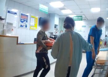 霸氣柔情全為她 愛女熱痙攣鋼鐵爸急攔警車馳援送醫