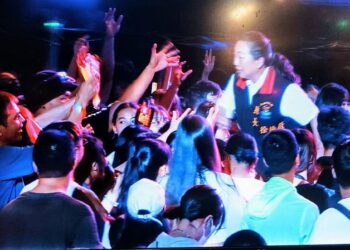 「2024花蓮夏戀嘉年華演唱會」第三夜 「五堅情」、「溫嵐」、「葉璦菱」魅力開唱 縣長徐榛蔚與歌迷嗨翻花蓮東大門