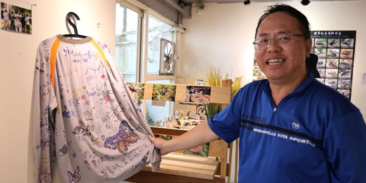 「與蟲共『伍』」罕病少年陳麒伍的「蛹室與永世」書畫甲蟲展