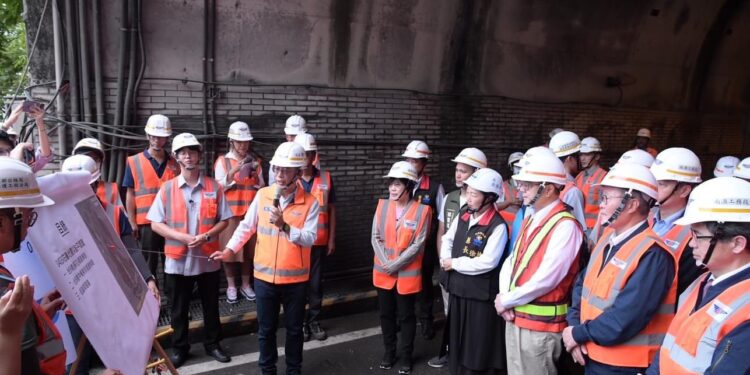 一連日豪雨重創花蓮鐵路、中橫、蘇花對外交通 縣長徐榛蔚呼籲中央應以民生為重、蒼生為念 加速推動花蓮對外直航 一連日豪雨重創花蓮鐵路、中橫、蘇花對外交通 縣長徐榛蔚呼籲中央應以民生為重、蒼生為念 加速推動花蓮對外直航