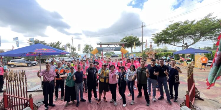 中市九天盃馬拉松開跑 扛三太子熱血環台28天 鄭副市長:感謝為藝文長期付出 中市九天盃馬拉松開跑 扛三太子熱血環台28天 鄭副市長:感謝為藝文長期付出