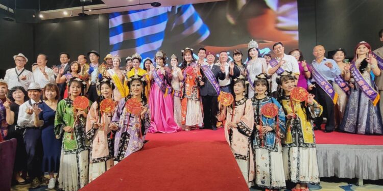 中華全球百業文創祈福拼經濟 2024華人之光十位傑出企業家享榮耀