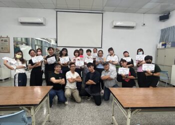 全國首創銀髮族街舞體適能師資培訓高雄鳳山登場立委許智傑出席勉勵