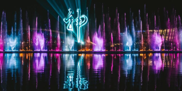 全長120公尺 故宮南院全台最長水舞璀璨登場 全長120公尺 故宮南院全台最長水舞璀璨登場