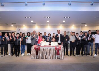 公私合力創南屯閱讀新祕境  羅布森捐建圖書館 盧市長：閱讀力是城市競爭力