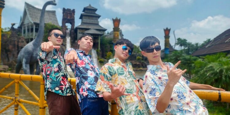 六福村部落狂歡火熱登場 穿花襯衫享9拍出海島渡假風 快來浪一夏 六福村部落狂歡火熱登場 穿花襯衫享9拍出海島渡假風 快來浪一夏