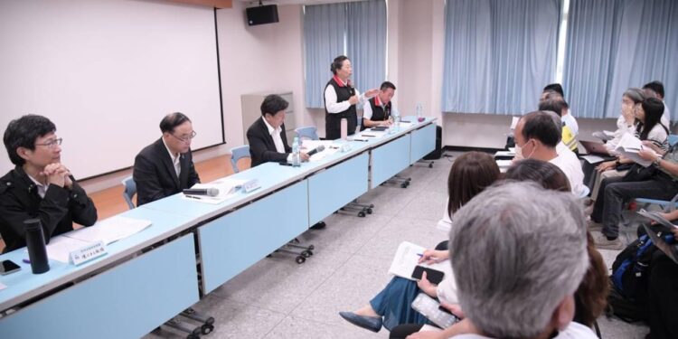 加速推動「海空運直航花蓮」 縣長徐榛蔚喊話中央 用具體行動挽救花蓮觀光產業 加速推動「海空運直航花蓮」 縣長徐榛蔚喊話中央 用具體行動挽救花蓮觀光產業