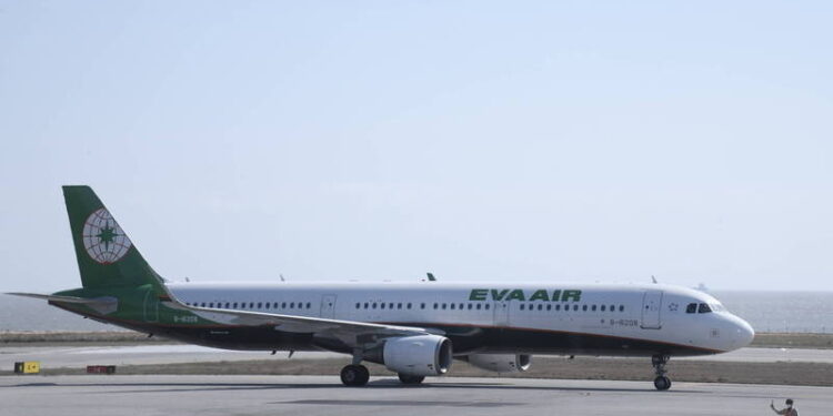 北花鐵、公路受阻 花蓮縣政府爭取海運及航空應援機制 7/28至7/30新臺馬投入疏運、立榮航空7/26、27增開航班