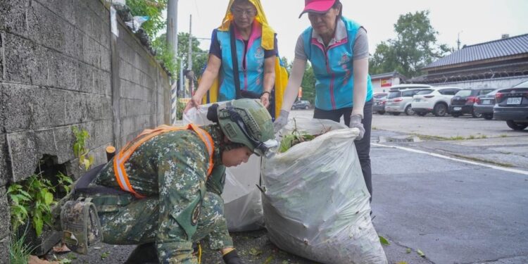 吉安鄉啟動迅速修整家園行動力 游淑貞盤點故障設施率軍民打掃 吉安鄉啟動迅速修整家園行動力 游淑貞盤點故障設施率軍民打掃