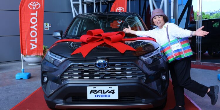 嘉市購物節豪禮升級 黃敏惠開箱百萬汽車衝買氣 嘉市購物節豪禮升級 黃敏惠開箱百萬汽車衝買氣