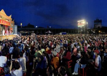 孫翠鳳貓神傳統戲曲尬爵士   六千觀眾嗨翻大甲體育場