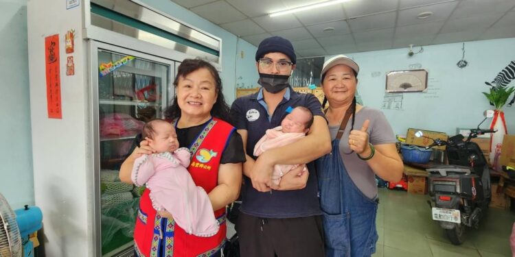 曾淑懿:好孕成雙 壽豐鄉雙胞胎領四萬 曾淑懿:好孕成雙 壽豐鄉雙胞胎領四萬