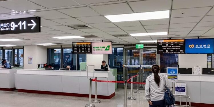 看!中央政府在搞什麼飛機?!》真的很扯 花蓮無北上火車、花蓮無北上道路、花蓮無北上機票、花蓮無北上船票 看!中央政府在搞什麼飛機?!》真的很扯 花蓮無北上火車、花蓮無北上道路、花蓮無北上機票、花蓮無北上船票