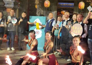 綠島朝日迎曦‧嶼神同行　媽祖海底明信片全臺限量發行