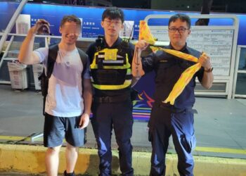 美籍男鑰匙掉了急求助  中市警見狀繩救援