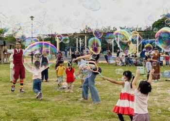 表演手作大集合 小丑特技、編織杯墊藝起玩翻臺中