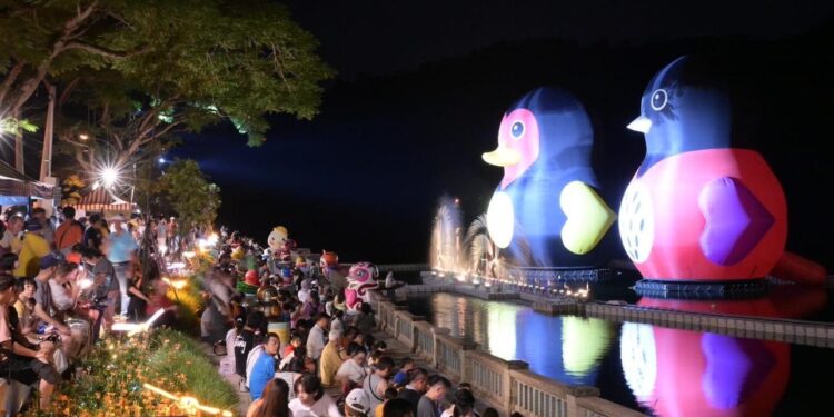 2024花蓮紅面鴨FUN暑假活動親子歡笑中圓滿落幕 無人機、星空煙火及水舞光影秀聯合展演 相約明年再見 2024花蓮紅面鴨FUN暑假活動親子歡笑中圓滿落幕 無人機、星空煙火及水舞光影秀聯合展演 相約明年再見