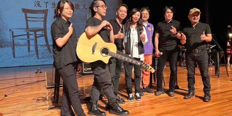 一起挺花蓮》花蓮生命線協會公益音樂會邀請玫瑰墓樂團演出 立委林憶君：沒有人可以放棄花蓮 一起為花蓮加油