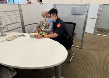 七旬老翁投資翡翠   警現場查看驚覺怪怪的